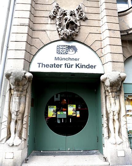 Seit 45 Jahren gibt es das Münchner Theater für Kinder, am heutigen Sitz in der Dachauer Straße ist es seit 1977.
