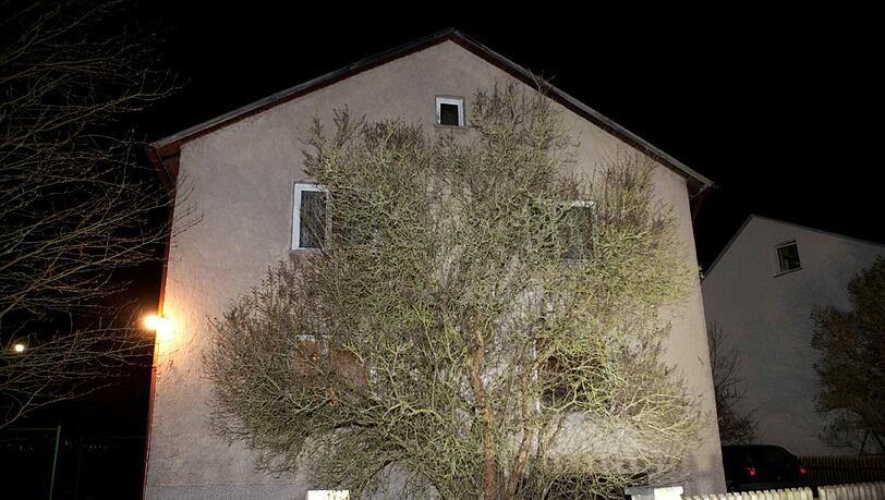 Zuvor war beim Polizeipraesidium Oberpfalz am Mittwochabend ein Notruf eingegangen, demzufolge eine Person erschossen worden sei Zuvor war beim Polizeipraesidium Oberpfalz am Mittwochabend ein Notruf eingegangen, demzufolge eine Person erschossen worden sei