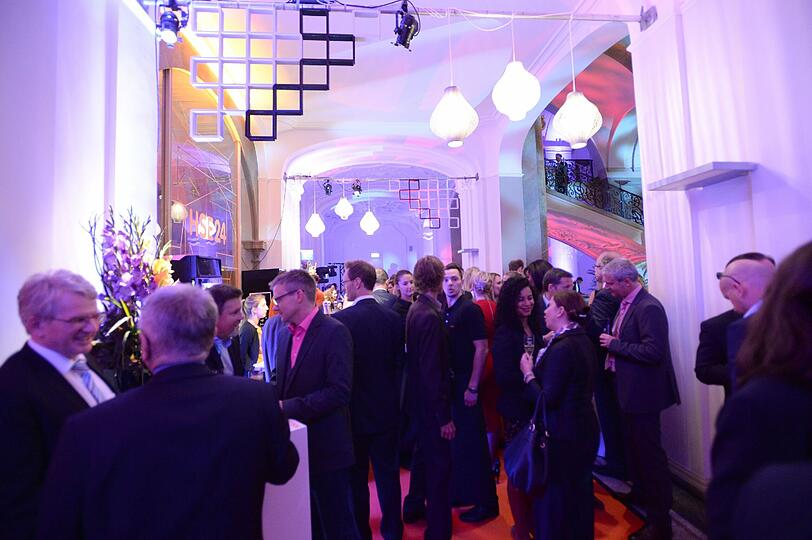 Blick auf die HSE24 Champagner Bar auf der Nacht der Medien in München am 16.10.2013.