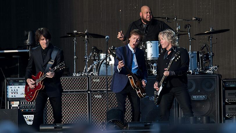 Paul McCartney spielte im Olympiastadion. Sehen Sie hier die besten Bilder vom Auftritt des 74-Jährigen. Paul McCartney spielte im Olympiastadion. Sehen Sie hier die besten Bilder vom Auftritt des 74-Jährigen.