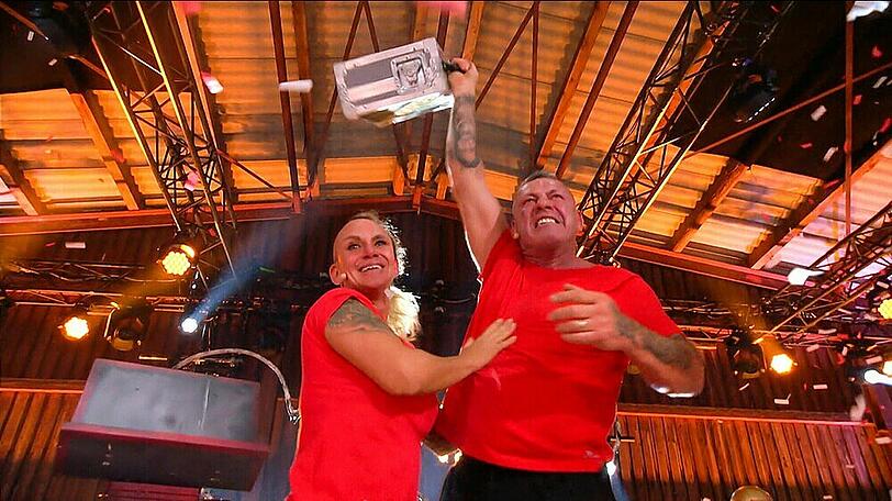 Caro und Andreas Robens nach ihrem Sieg beim "Sommerhaus" 2020.