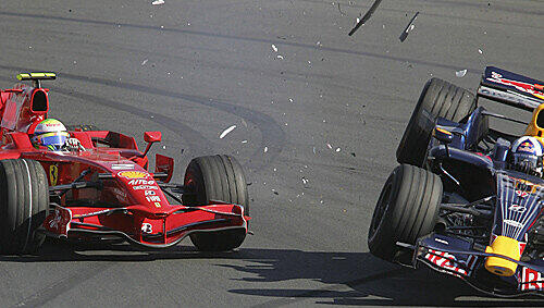 Wie ein wilder Stier: Ferrari-Pilot Massa (li.) nahm Coulthard auf die Hörner. Wie ein wilder Stier: Ferrari-Pilot Massa (li.) nahm Coulthard auf die Hörner.