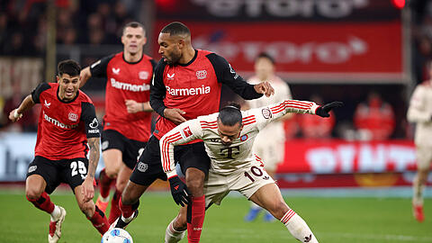 Jonathan Tah (hier im Zweikampf mit Leroy Sané) lieferte auch im Topspiel gegen Bayern eine blitzsaubere Leistung.