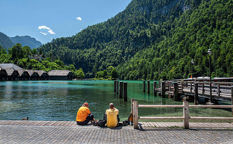 Touristen am Königssee in Schönau. Touristen am Königssee in Schönau.