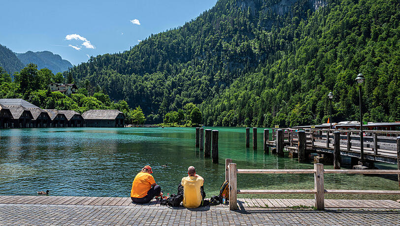 Touristen am Königssee in Schönau. Touristen am Königssee in Schönau.