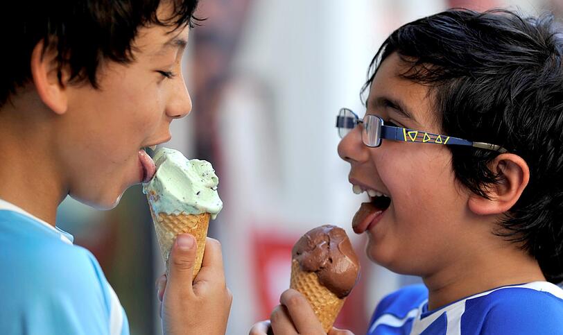 Biergarten, Eisbach, Isar, Gelateria - so genießt München die Hitzewelle.