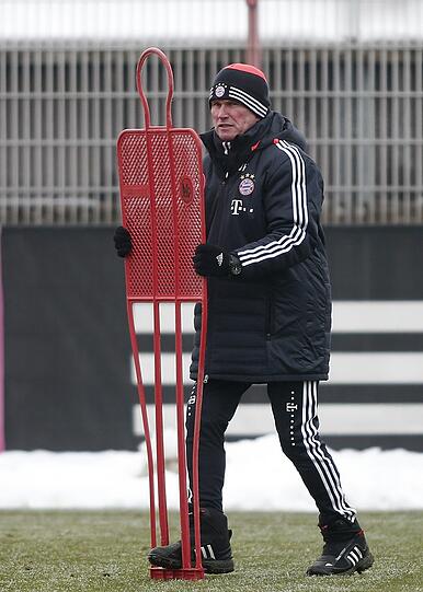 Die Bayern trainieren am Donnerstag bei frostigen -5 Grad Außentemperatur an der Säbener Straße.