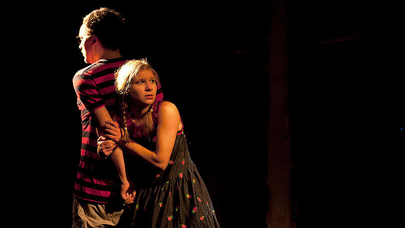 Hänsel und Gretel gruseln sich in „Knochenfinger“. Hänsel und Gretel gruseln sich in „Knochenfinger“.