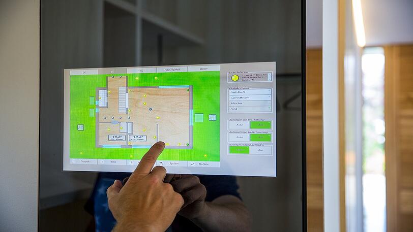 Intelligentes Wohnen: Smart Building - mit neuer Technologie für Hausinstallations-Systeme.