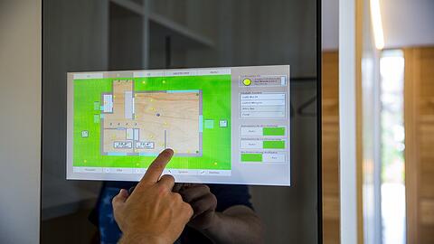 Intelligentes Wohnen: Smart Building - mit neuer Technologie für Hausinstallations-Systeme.