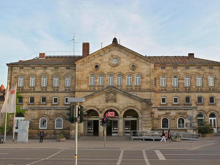 Blick auf den Hauptbahnhof in Fürth. Foto: Daniel Karmann/Archivbild
