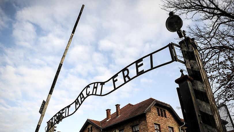 Der Schriftzug "Arbeit macht frei" stand &uuml;ber den Toren mehrerer Konzentrations- und Vernichtungslager. (Symbolbild)