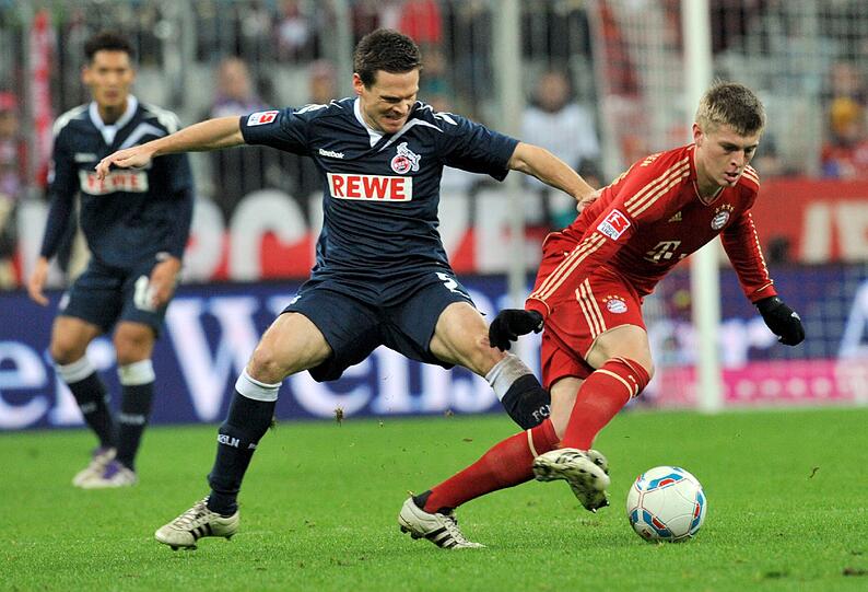 TONI KROOS NOTE 1
Der beste Bayer! Eher ein offensiver Sechser als defensiver Zehner. Verteilte die Bälle gewohnt sicher, mit Übersicht. Mit weit über 120 Ballkontakten. Ließ den einen Mann weniger im Mittelfeld nach Ribérys Platzverweis vergessen. Wunderbarer Lupfer zum 3:0 (88.).