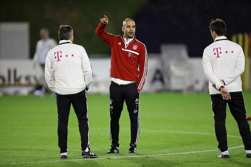 Weitere Bilder vom ersten Training des FC Bayern aus dem Trainingslager in Doha.