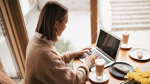 Im Homeoffice gehören Video-Meetings oft zum Alltag.
