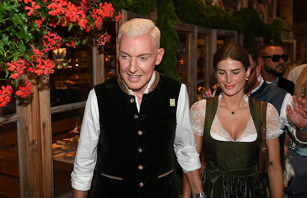 H.P. Baxxter und seine Frau Sara feiern den Wiesn-Auftakt am Samstag im Käferzelt.