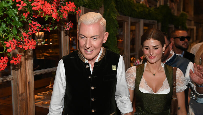 H.P. Baxxter und seine Frau Sara feiern den Wiesn-Auftakt am Samstag im Käferzelt. H.P. Baxxter und seine Frau Sara feiern den Wiesn-Auftakt am Samstag im Käferzelt.