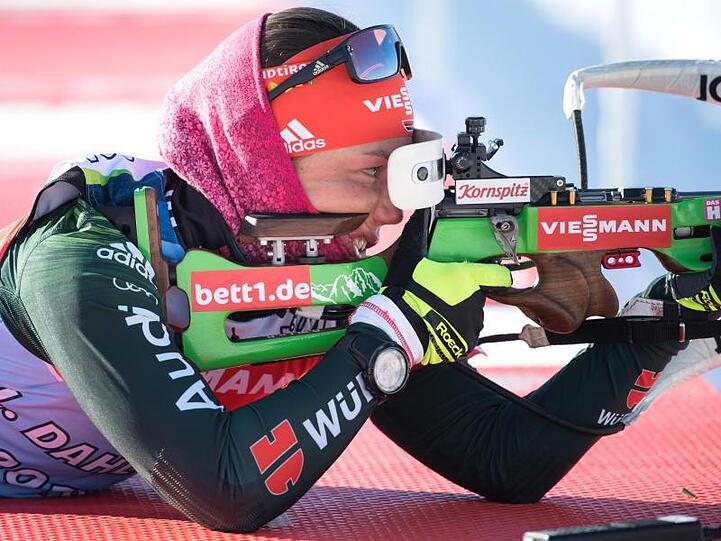 Laura Dahlmeier packte sich im Training warm ein.