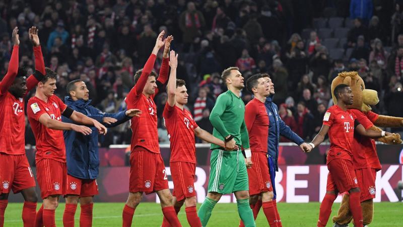 Nach dem Sieg gegen Schalke haben die Bayern nur noch einen Punkt Rückstand auf Spitzenreiter Leipzig. Nach dem Sieg gegen Schalke haben die Bayern nur noch einen Punkt Rückstand auf Spitzenreiter Leipzig.