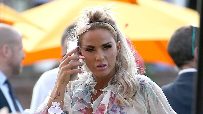 Kann sich Katie Price mit Nacktfotos aus den Pleite retten? Kann sich Katie Price mit Nacktfotos aus den Pleite retten?
