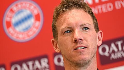 Es ist kein neuer, aber doch ein anderer Julian Nagelsmann, der nun beim FC Bayern an der Seitenlinie steht. Bei seinem Team kommt das gut an.