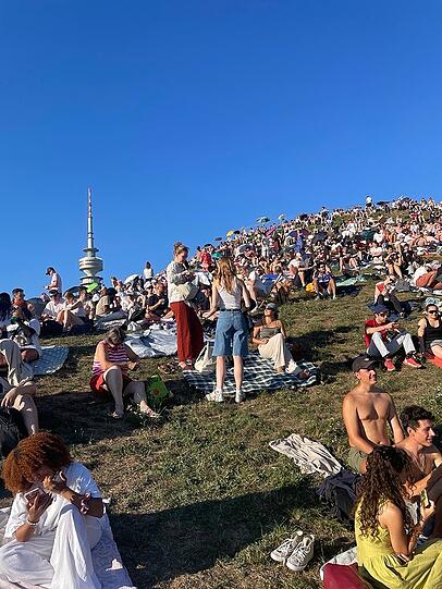 Picknick mit Sonnenfinsternis.
