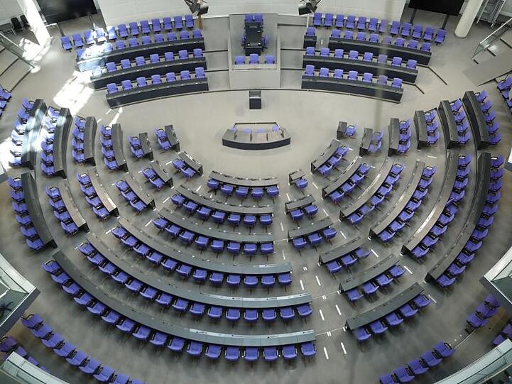 Der Bundestag aus der Vogelperspektive. Derzeit hat das Parlament 709 Abgeordnete.