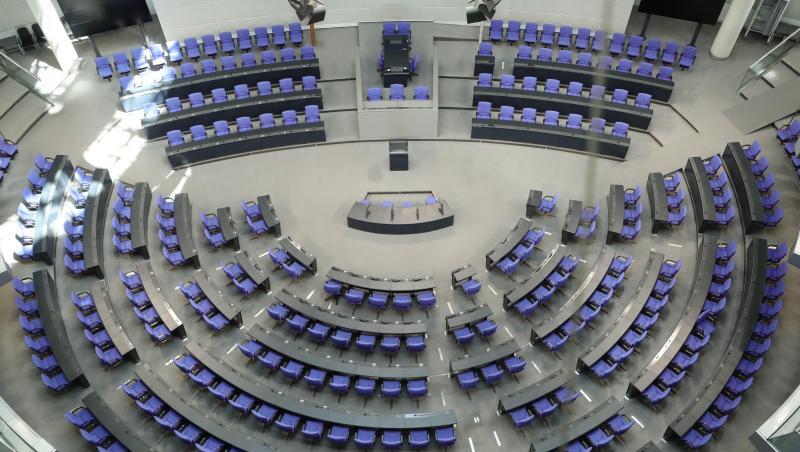 Der Bundestag aus der Vogelperspektive. Derzeit hat das Parlament 709 Abgeordnete. Der Bundestag aus der Vogelperspektive. Derzeit hat das Parlament 709 Abgeordnete.