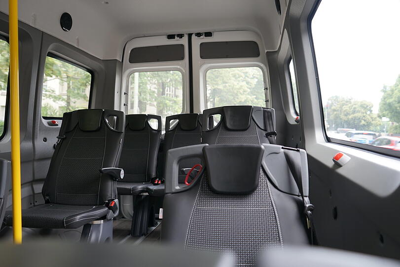 Kleiner Bus ohne Kapazitätsprobleme: Hier findet immer jeder einen Sitzplatz - wenn denn wer will.