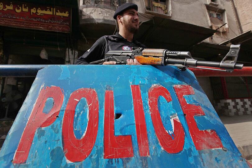 Taliban-Kämpfer haben eine Schule in der pakistanischen Stadt Peshawar gestürmt. (Symbolbild)