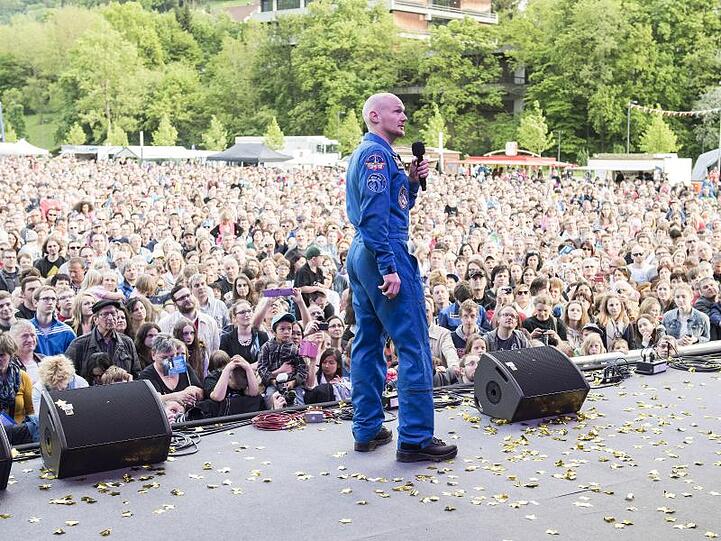 Astronaut Alexander Gerst vor mehreren tausend Zuschauern in Künzelsau.