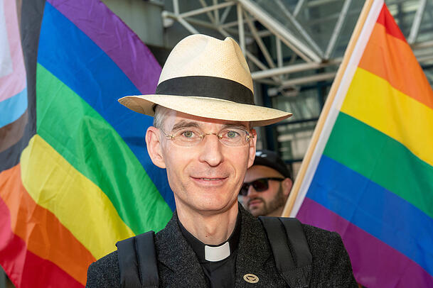 Der katholische Priester Wolfgang Rothe engagiert sich auch bei der Queerseelsorge der Erzdiözese München-Freising. Der katholische Priester Wolfgang Rothe engagiert sich auch bei der Queerseelsorge der Erzdiözese München-Freising.
