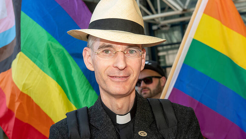 Der katholische Priester Wolfgang Rothe engagiert sich auch bei der Queerseelsorge der Erzdiözese München-Freising. Der katholische Priester Wolfgang Rothe engagiert sich auch bei der Queerseelsorge der Erzdiözese München-Freising.