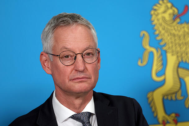 Markus Pannermayr, Vorsitzender des Bayerischen Städtetags, bei einer Pressekonferenz im bayerischen Finanzministerium nach einem Spitzengespräch zum kommunalen Finanzausgleich. Er hält das Ergebnis für ein "starkes und kraftvolles Signal". Markus Pannermayr, Vorsitzender des Bayerischen Städtetags, bei einer Pressekonferenz im bayerischen Finanzministerium nach einem Spitzengespräch zum kommunalen Finanzausgleich. Er hält das Ergebnis für ein "starkes und kraftvolles Signal".