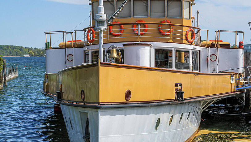 Der Dampfer Ludwig Fessler im Hafen von Prien am Chiemsee. Der Dampfer Ludwig Fessler im Hafen von Prien am Chiemsee.