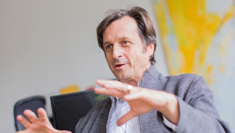 Stephan Grünewald stellt unter anderem die These auf, dass sich breite Bevölkerungsschichten nicht mehr wertgeschätzt fühlen. Stephan Grünewald stellt unter anderem die These auf, dass sich breite Bevölkerungsschichten nicht mehr wertgeschätzt fühlen.