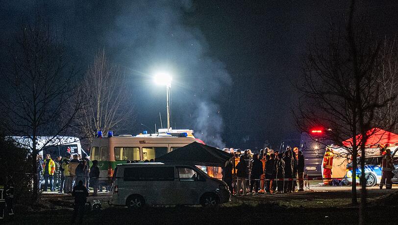 Bei einem kurdischen Kulturfest am 23. März 2025 in Parsberg ist ein Mann getötet worden. Am selben Tag war es auch in Fürth zu einem tödlichen Vorfall auf einer Feier gekommen. (Archivbild) Bei einem kurdischen Kulturfest am 23. März 2025 in Parsberg ist ein Mann getötet worden. Am selben Tag war es auch in Fürth zu einem tödlichen Vorfall auf einer Feier gekommen. (Archivbild)