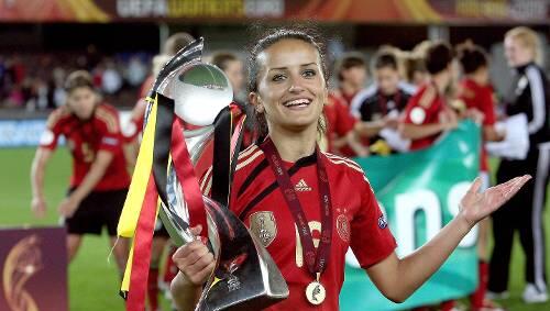 Neuerdings Publikumsmagneten: DFB-Frauen wie Fatmire Bajramaj Neuerdings Publikumsmagneten: DFB-Frauen wie Fatmire Bajramaj