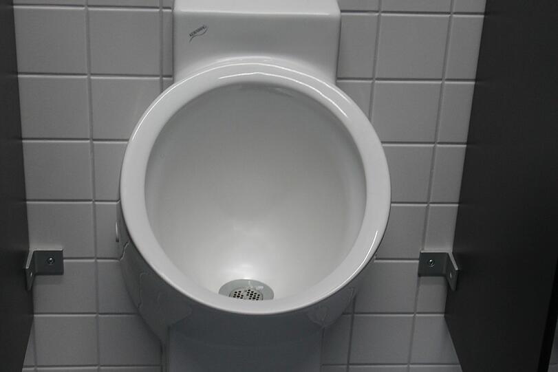 Auch die Toiletten für die Buben sind jetzt modern ausgestattet.