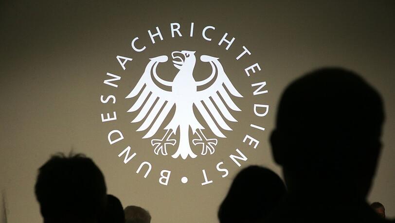 Ein BND-Mitarbeiter ist wegen des Verdachts auf Russland-Spionage festgenommen worden.