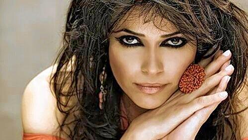 „Der ganze Körper von Feuer erfüllt“: Die Sängerin Yasmin Levy rüstete in Spanien die Musik der sephardischen Juden mit Flamenco nach. „Der ganze Körper von Feuer erfüllt“: Die Sängerin Yasmin Levy rüstete in Spanien die Musik der sephardischen Juden mit Flamenco nach.