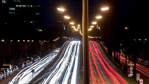 Reichlich Verkehr auf dem Mittleren Ring in München. (Archivbild)