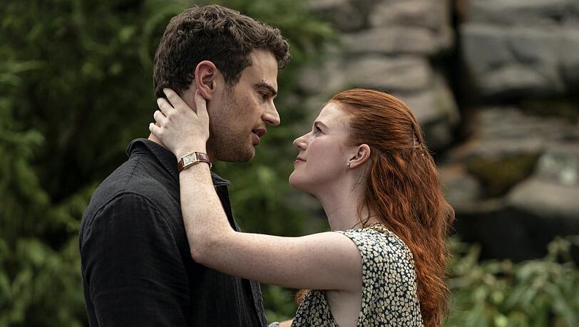 Theo James und Rose Leslie als das Zeitreise-Ehepaar Henry und Clare. Theo James und Rose Leslie als das Zeitreise-Ehepaar Henry und Clare.