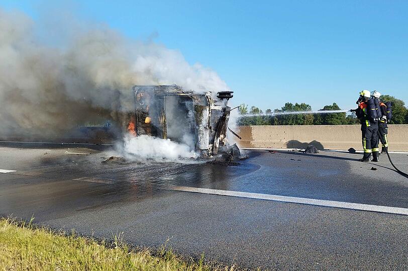 Die A94 war auf der Richtungsfahrbahn Passau ab der Anschlussstelle Mühldorf-West bis gegen 14 Uhr voll gesperrt.