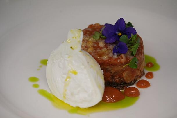 Die Parmigiana mit der frischen Burrata schmeckt feinwürzig und frisch. Die Parmigiana mit der frischen Burrata schmeckt feinwürzig und frisch.