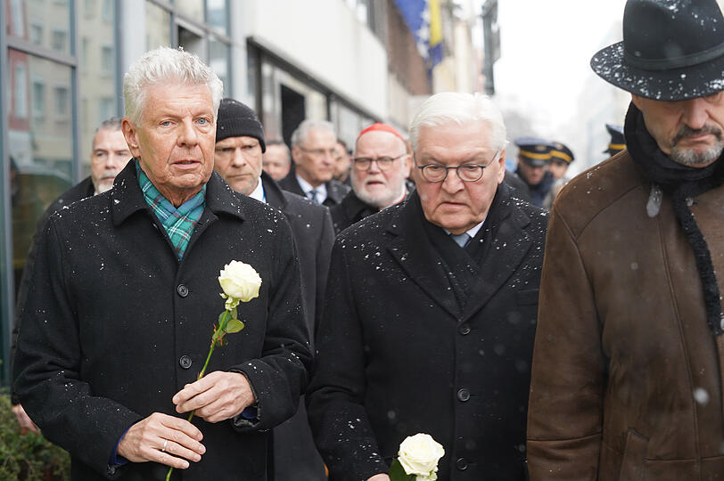 v.l bei Gedenken am Tatort: Oberbürgermeister Dieter Reiter, Bundespräsident Frank-Walter Steinmeier, Ministerpräsident Markus Söder am Fr, 14.02.2025.