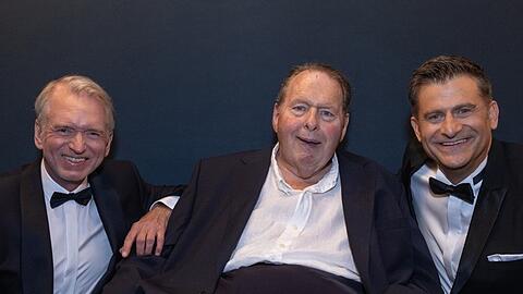 Ottfried Fischer (Mitte) mit den "Schlachthof"-Gastgebern Christian Springer (l.) und Michael Altinger.