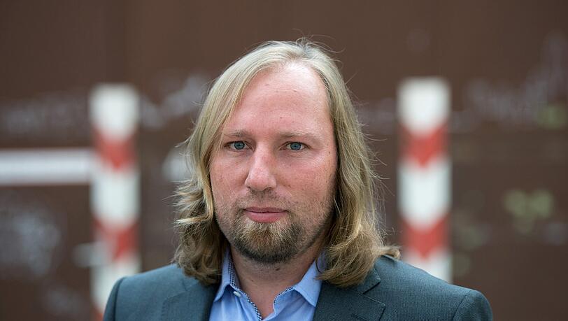 Grünen-Fraktionschef Toni hat Steuern hinterzogen. Grünen-Fraktionschef Toni hat Steuern hinterzogen.