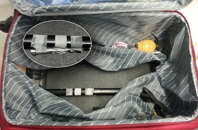 Das Messer hatte der Sohn an das innenliegende Gestänge des Koffers geklebt - blöd nur, dass Radargeräte so etwas finden.