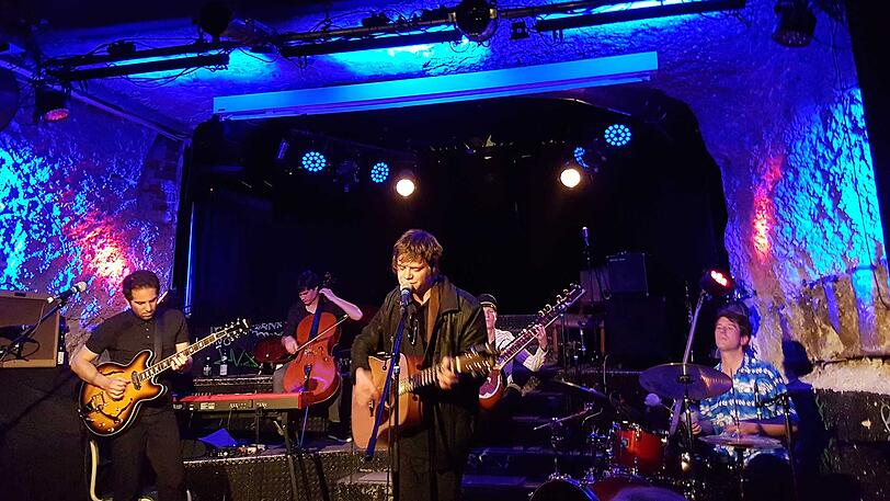 Der Nino aus Wien mit seiner Band am Donnerstag im Milla.